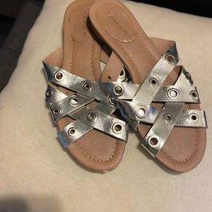 Gently used to tahari  sandals. Size six